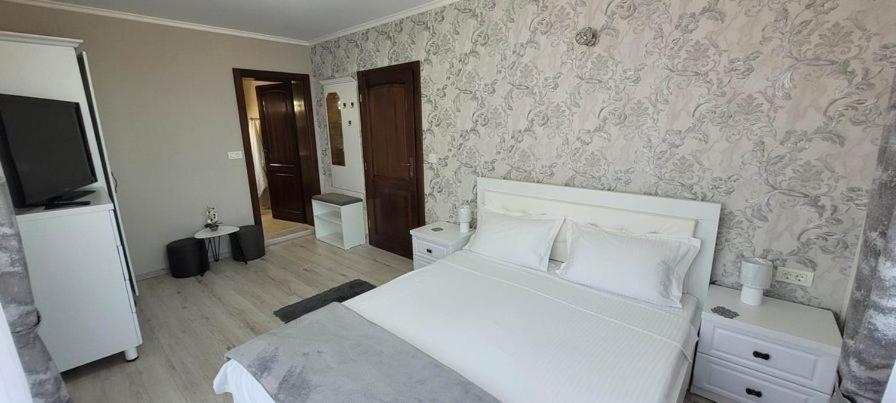 Bed and Breakfast Casa Leahu Бэйле-Уну-Май Экстерьер фото
